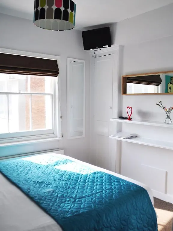 *** Bed & Breakfast Motel Schmotel Brighton United Kingdom
