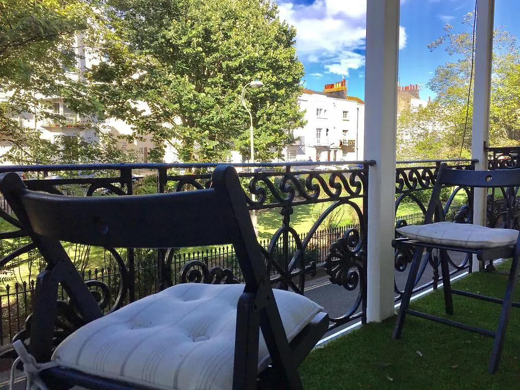 *** Bed & Breakfast Motel Schmotel Brighton United Kingdom