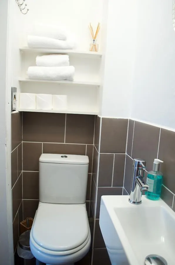 *** Bed & Breakfast Motel Schmotel Brighton United Kingdom